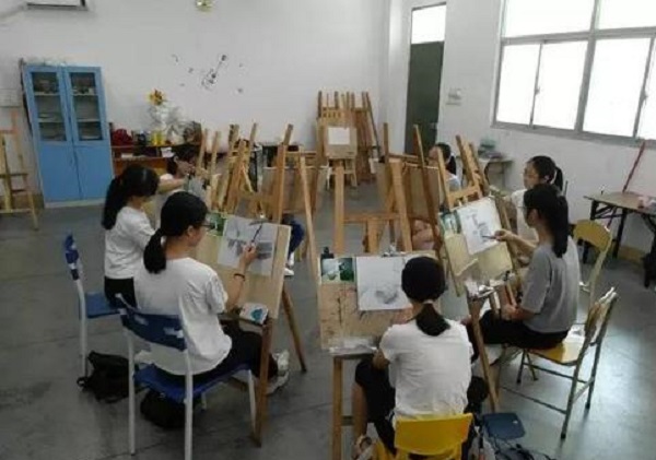 一鳴藝術(shù)培訓(xùn)中心加盟