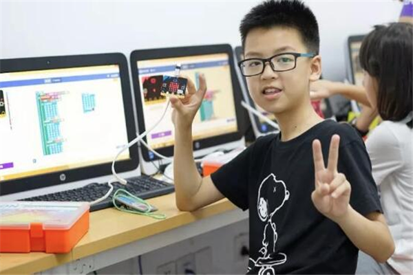 驚奇少兒編程加盟