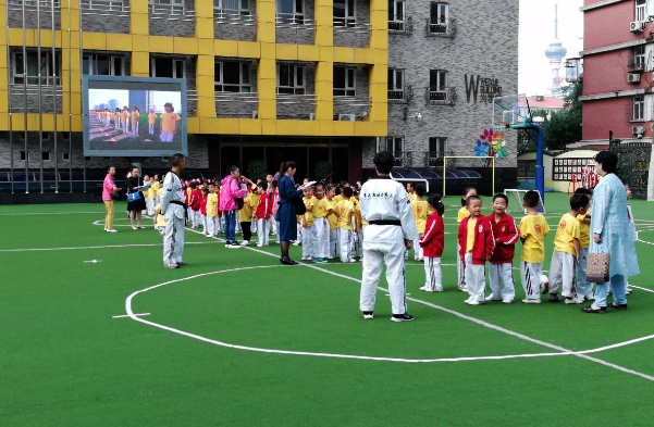 高質量多媒體課件，清晰流暢的呈現(xiàn)各種教學內容。鼎聞幼小銜接教育課程擁有豐富專業(yè)的教學內容，覆蓋從中學到成人的課程。  鼎聞幼小銜接加盟